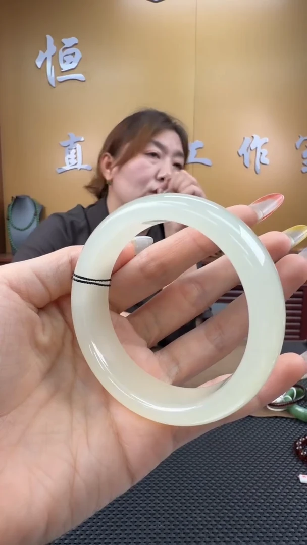 颈饰未镶嵌和田玉手镯60