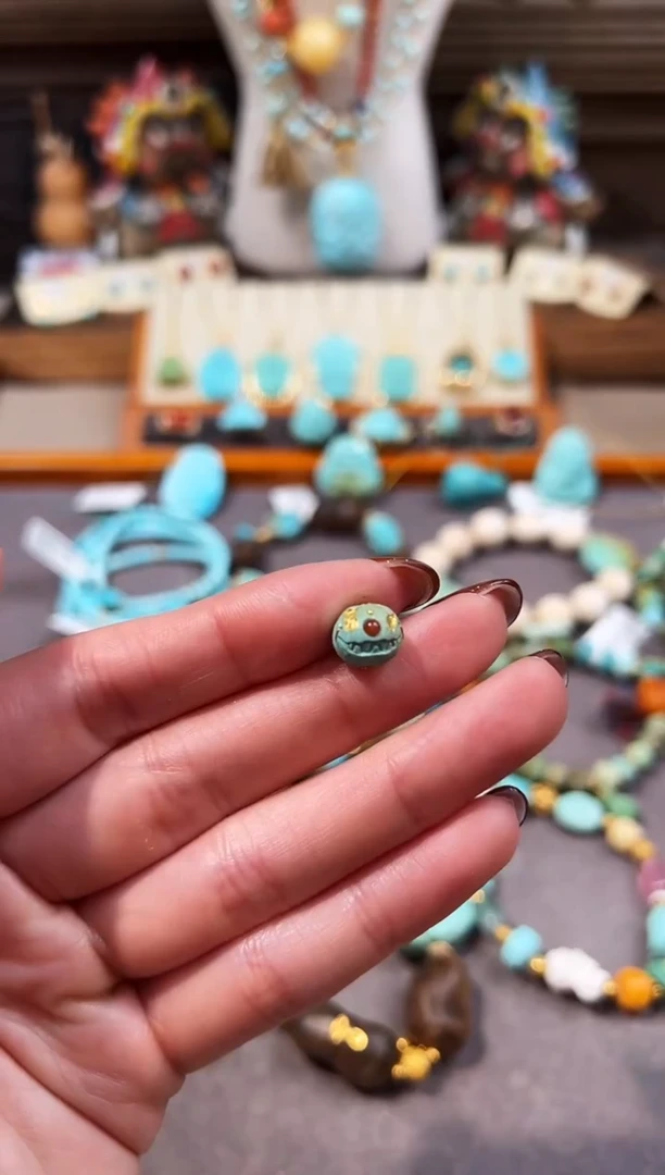 未镶嵌绿松石配饰小丑南瓜