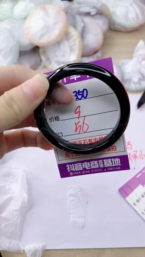 玛瑙/玉髓手镯未镶嵌350