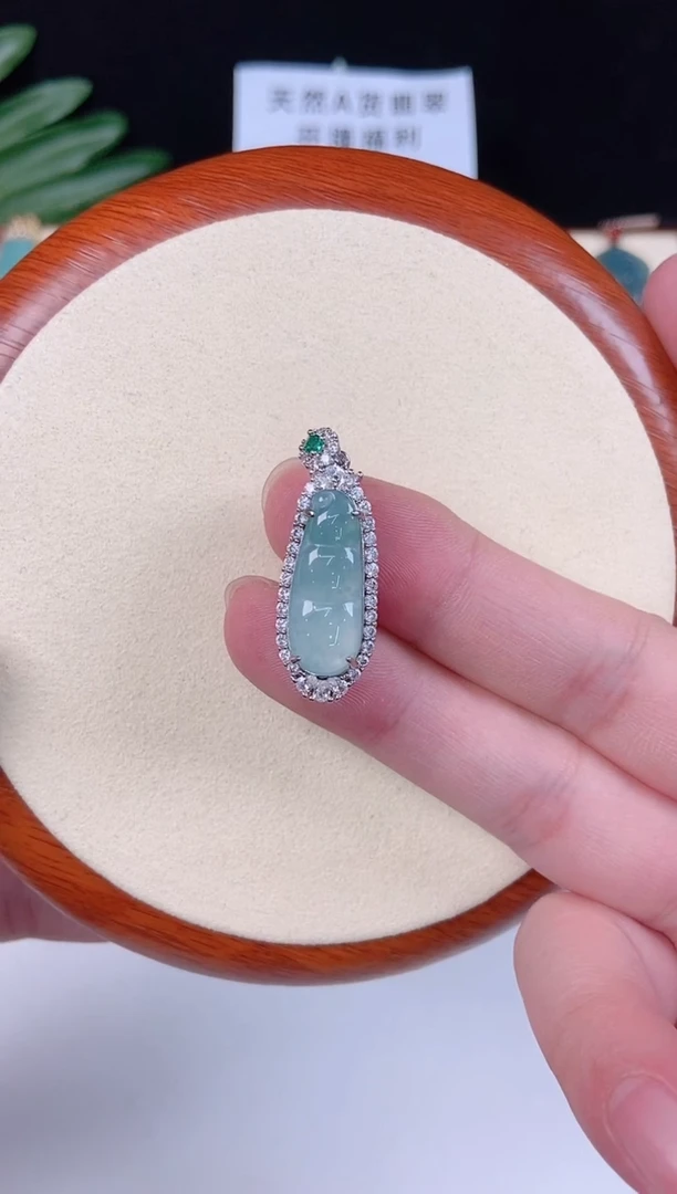 颈饰未镶嵌翡翠天然A货翡翠挂件