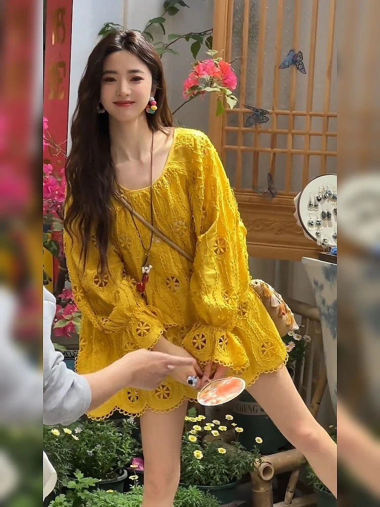 2025年新款超好看独特漂亮上衣设计感法式气质黄色长袖衬衫女夏季