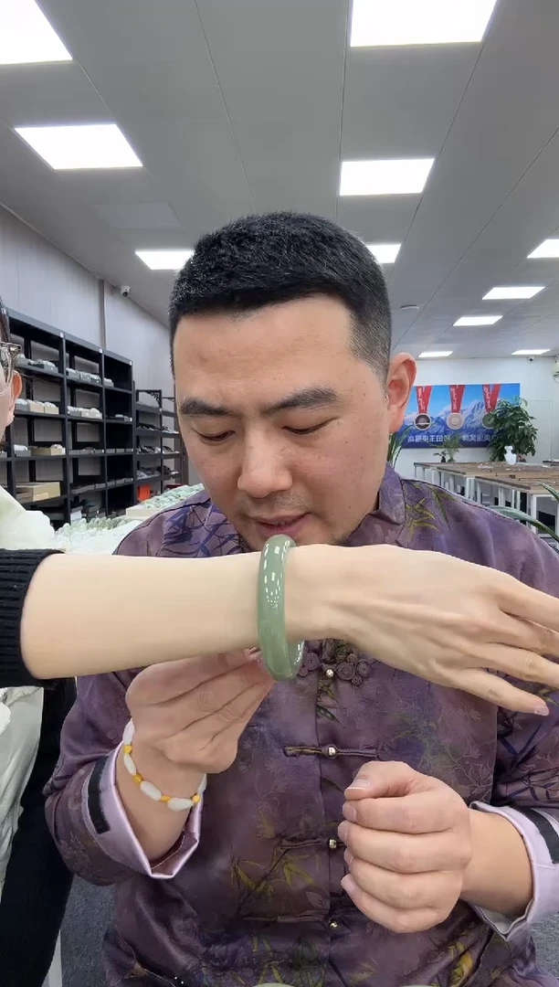 【闪购商品】和田玉手镯未镶嵌62-63  721