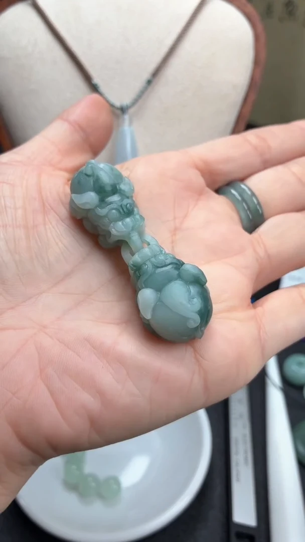 颈饰未镶嵌翡翠天然A货翡翠颈饰