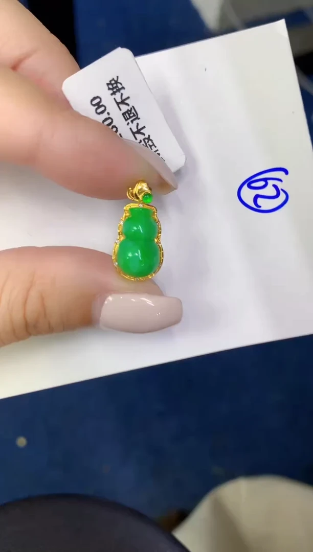 颈饰18K金镶嵌翡翠缅甸天然翡翠A货