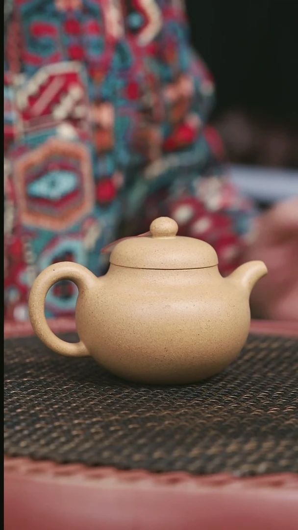 【闪购商品】紫砂黄金段17号柿圆180CC////