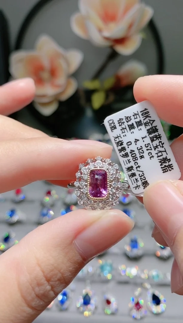 18K金戒指彩色蓝宝石18K金镶嵌.