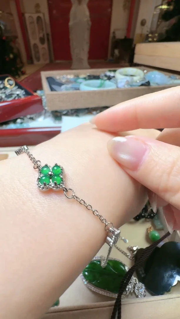【闪购商品】翡翠吊坠(不含链)未镶嵌翡翠