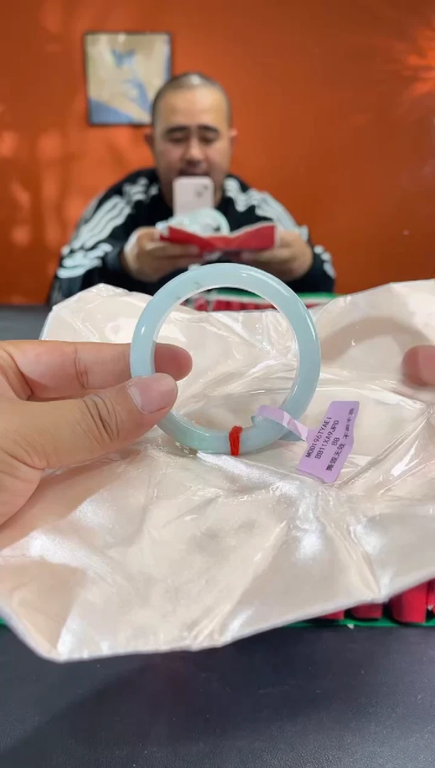 未镶嵌手镯翡翠4        圈口54