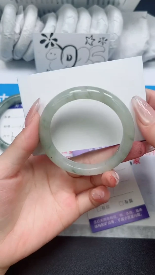 【闪购商品】石英质玉手镯未镶嵌129
