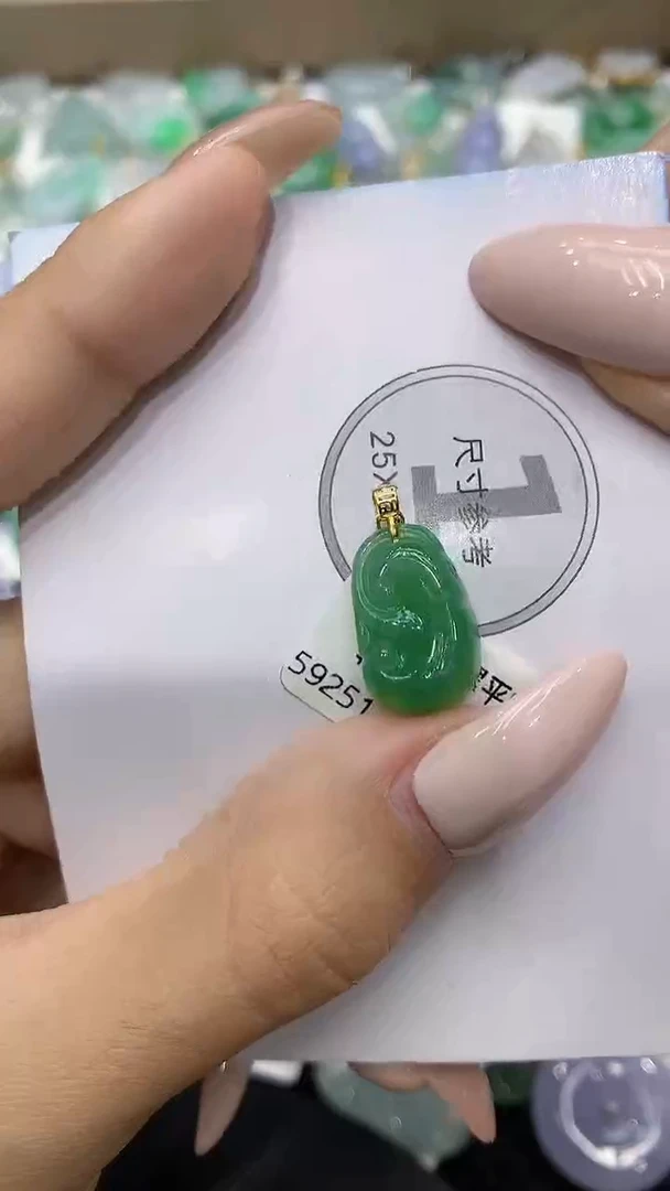 颈饰18K金镶嵌翡翠111111111111