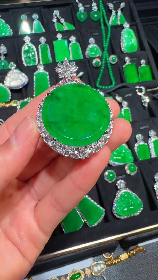 翡翠18K金镶嵌吊坠(不含链)浓阳圆牌吊坠