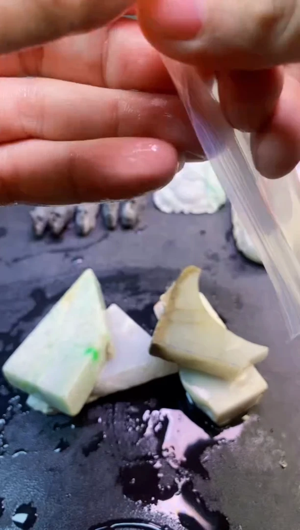 翡翠把件未镶嵌天然翡翠015