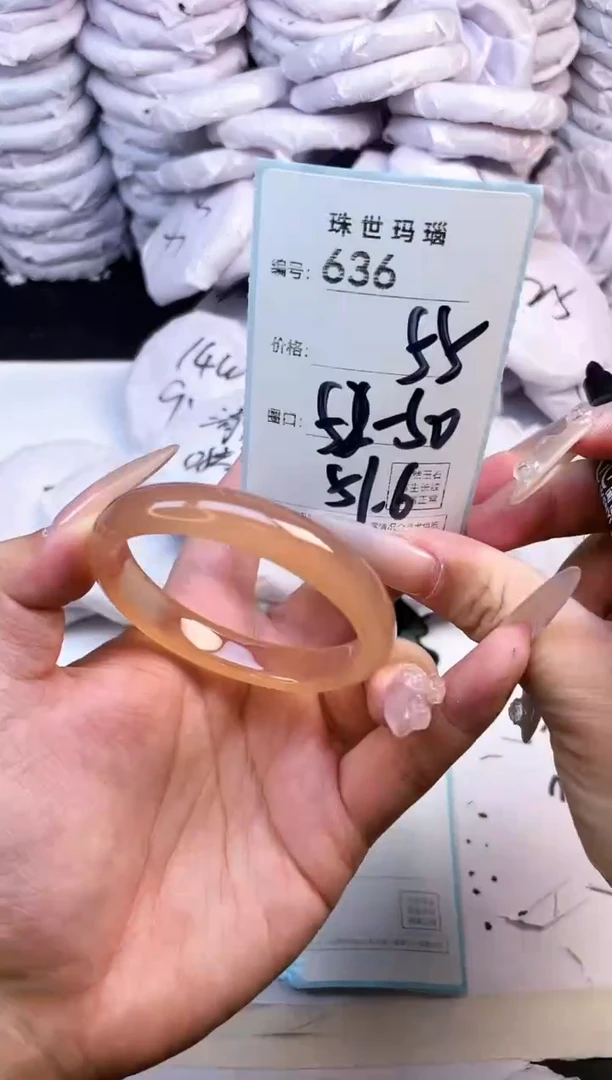 玛瑙/玉髓手镯未镶嵌636