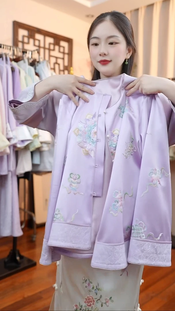 刺绣非遗真丝服饰一物一件