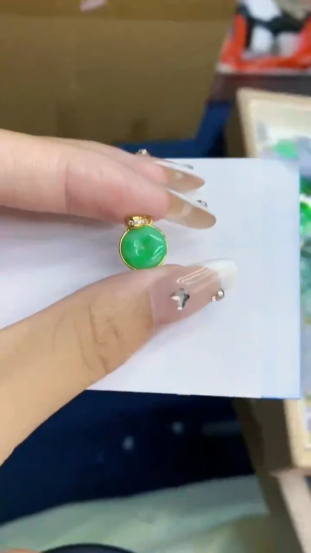 翡翠未镶嵌吊坠(不含链)1