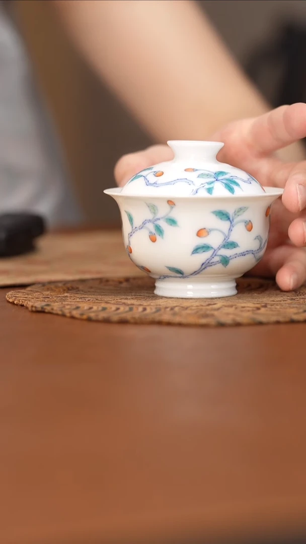 杯问玉斗彩枸杞盖碗