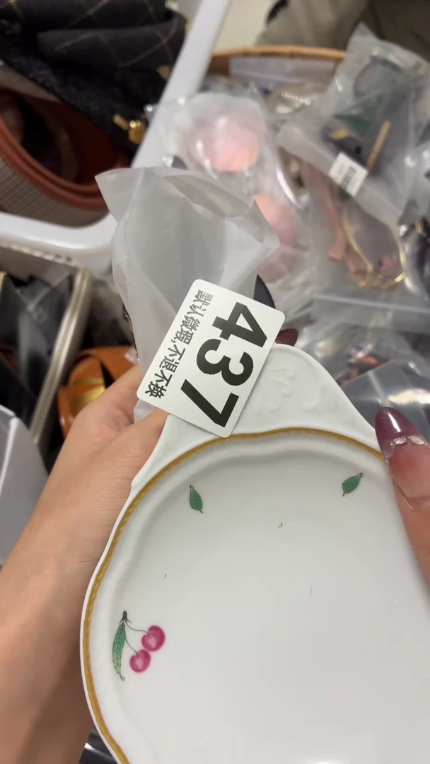 瓷片小****吃漂亮的东西快来带走吧