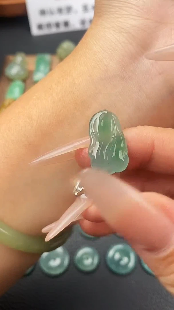 颈饰未镶嵌翡翠白菜~百财翡翠裸石