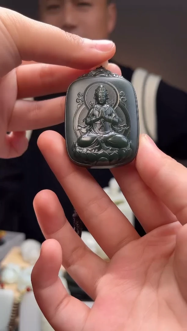 颈饰未镶嵌和田玉吊坠