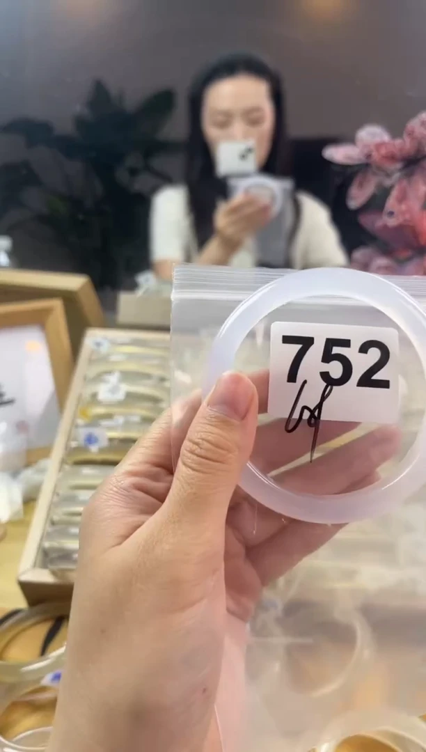 玛瑙/玉髓手镯未镶嵌752