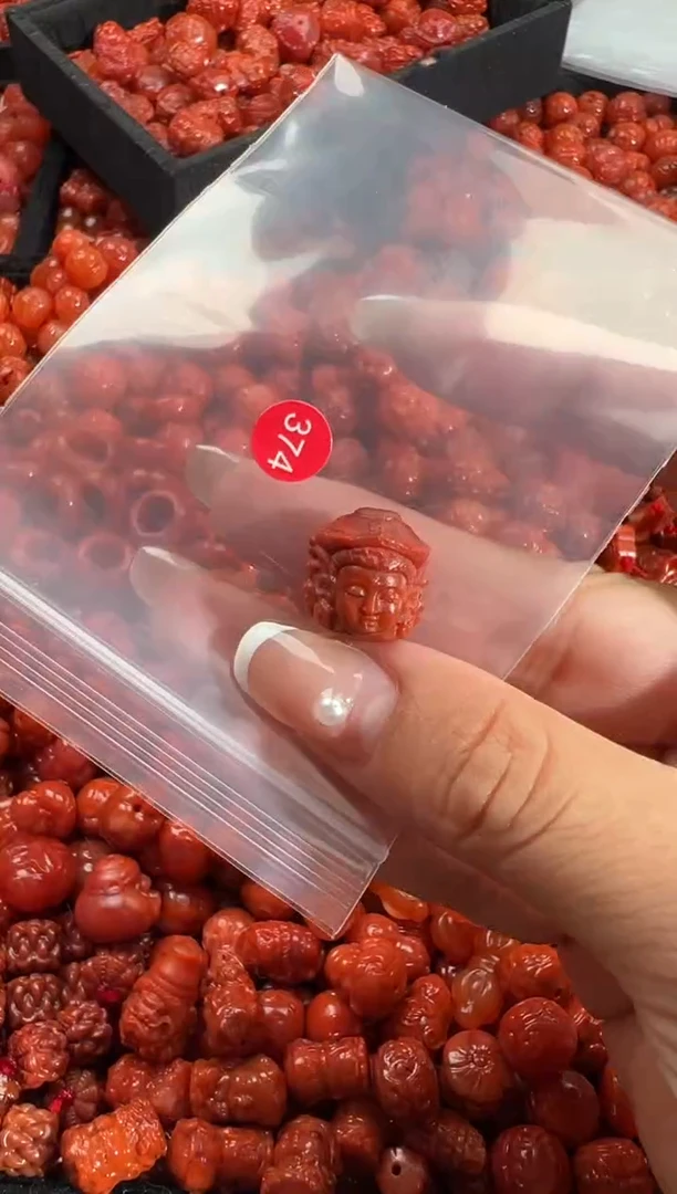 颈饰未镶嵌南红玛瑙1