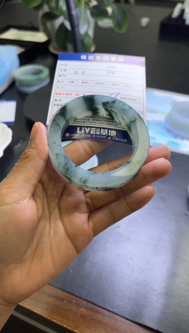 未镶嵌定制手镯不退不换定制翡翠L****e定制手镯不退不换