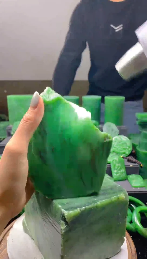未镶嵌和田玉（碧玉）珠宝半成品1