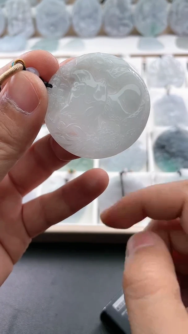 翡翠未镶嵌颈饰..../6/13/ 295