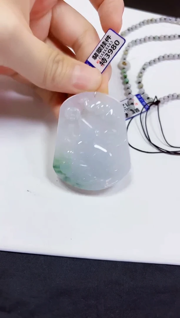 颈饰未镶嵌翡翠鼠