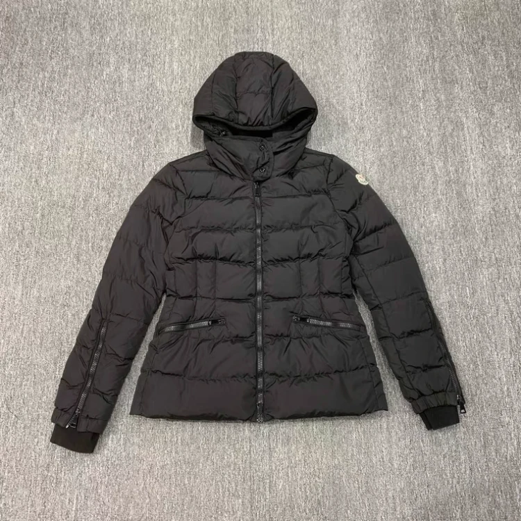 99新 MONCLER 蒙可睐 蒙口BETULA连帽羽绒服 0码 11309
