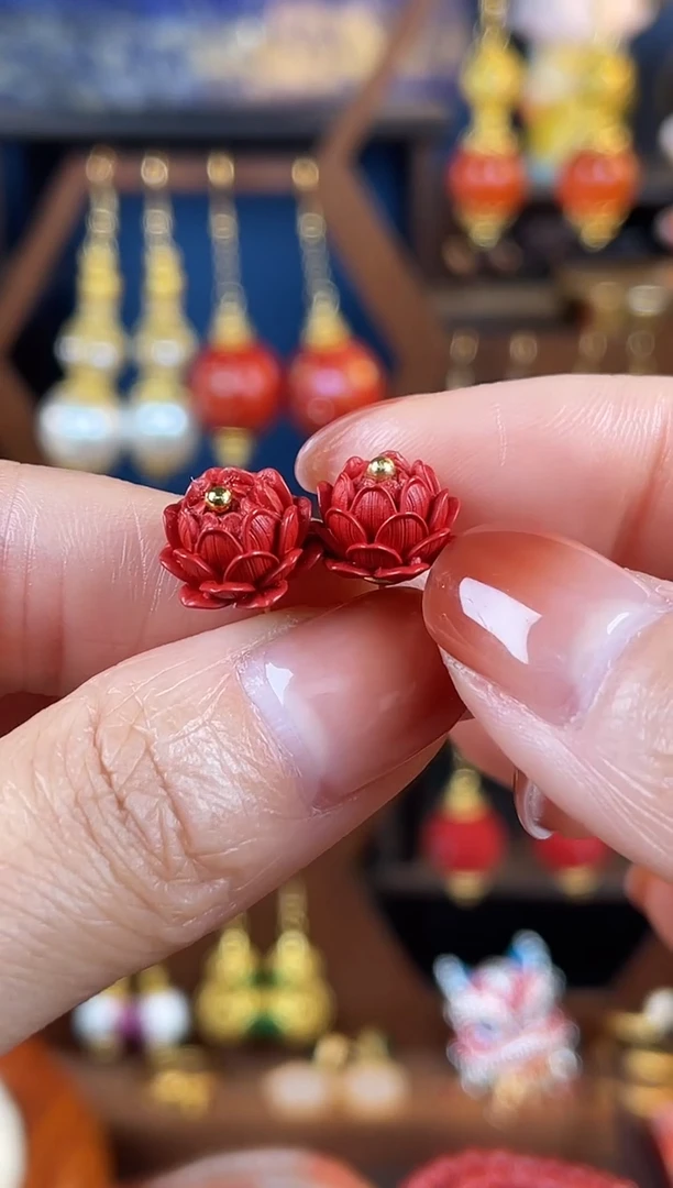 【闪购商品】红红莲花珐琅耳钉