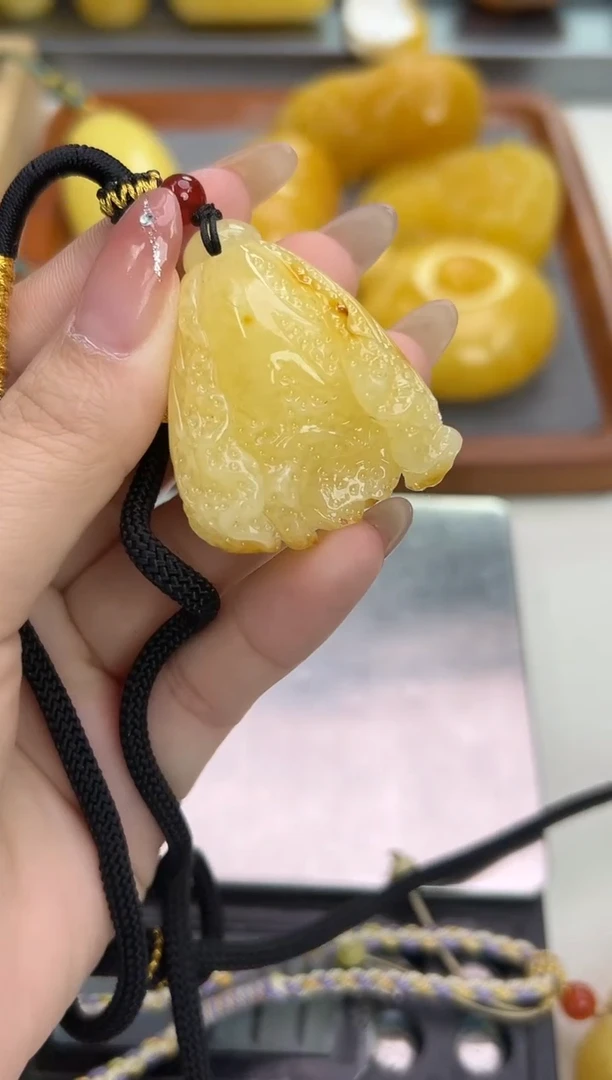 裸石琥珀未镶嵌R****?琥珀蜜蜡吊坠