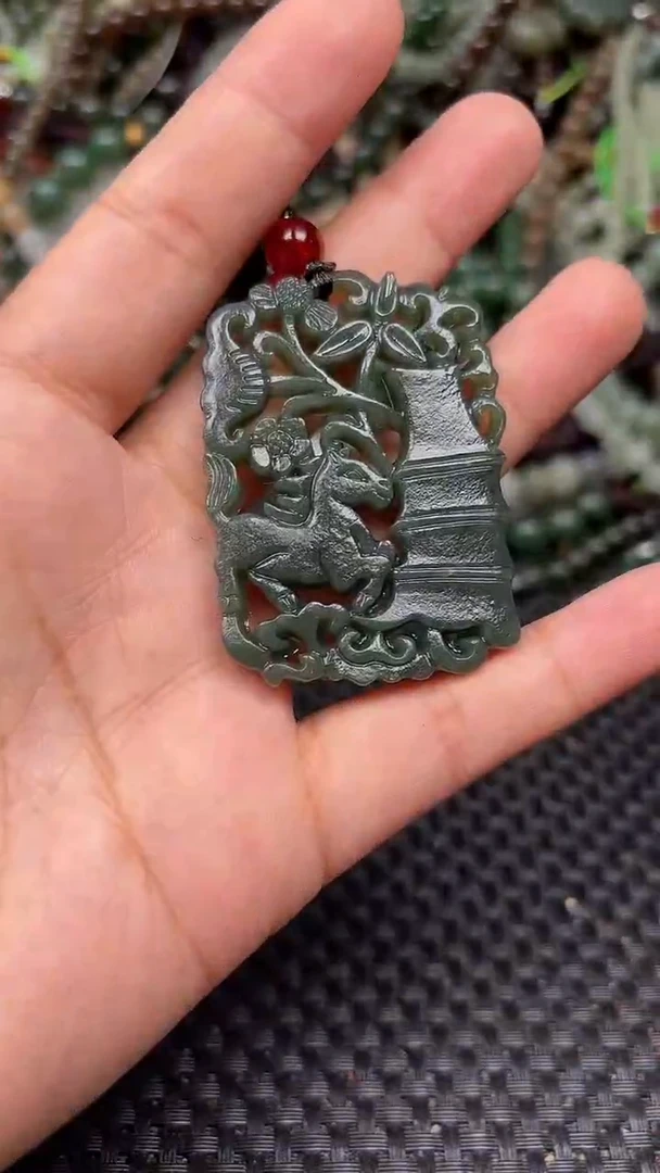 颈饰未镶嵌和田玉1