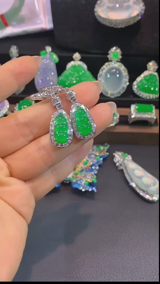 18K金镶嵌翡翠耳饰耳坠