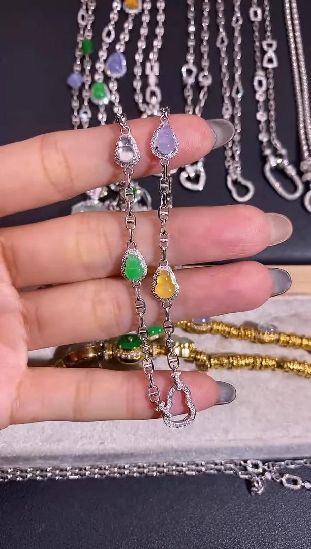 颈饰18K金镶嵌翡翠百搭链