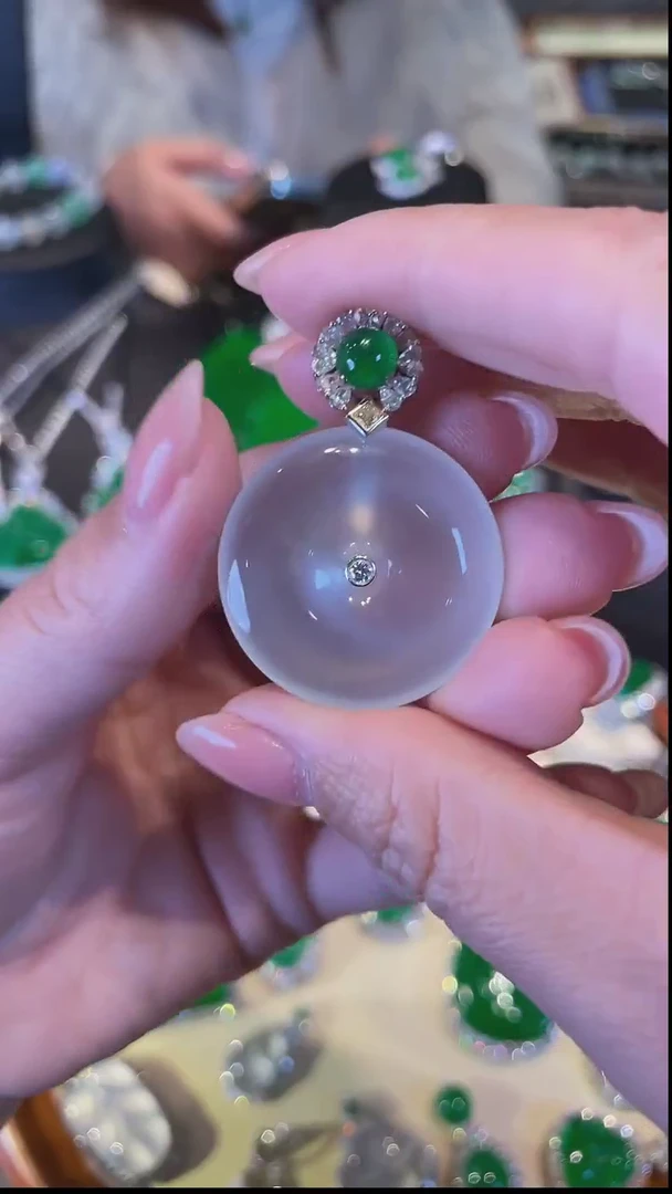 【闪购商品】翡翠颈饰18K金镶嵌吊坠