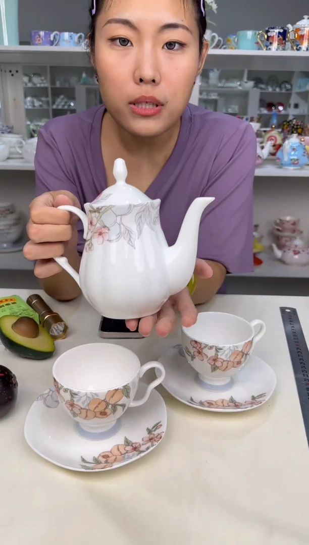 瓷片桃李欢喜水壶