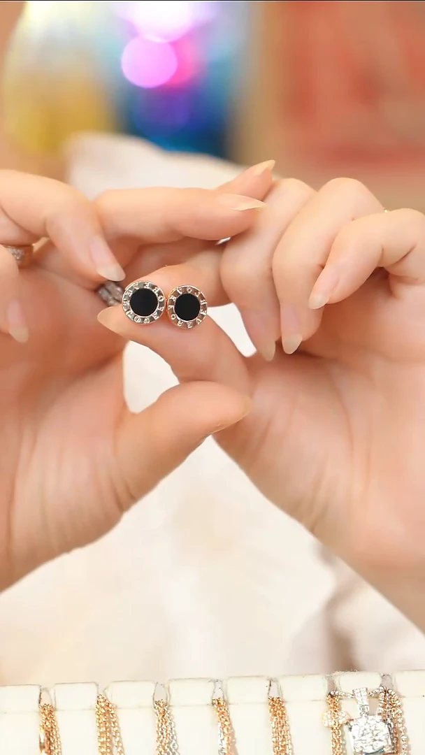 玛瑙/玉髓耳饰18K金镶嵌黑