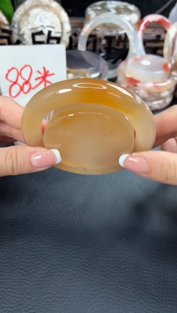 未镶嵌手镯（圆镯）石英质玉58