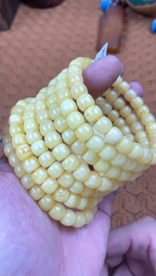 未镶嵌蜜蜡裸石111多样性发其中一件