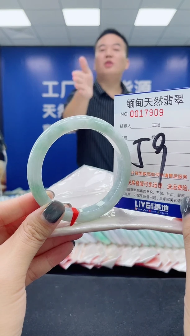 未镶嵌手镯翡翠天然翡翠手镯