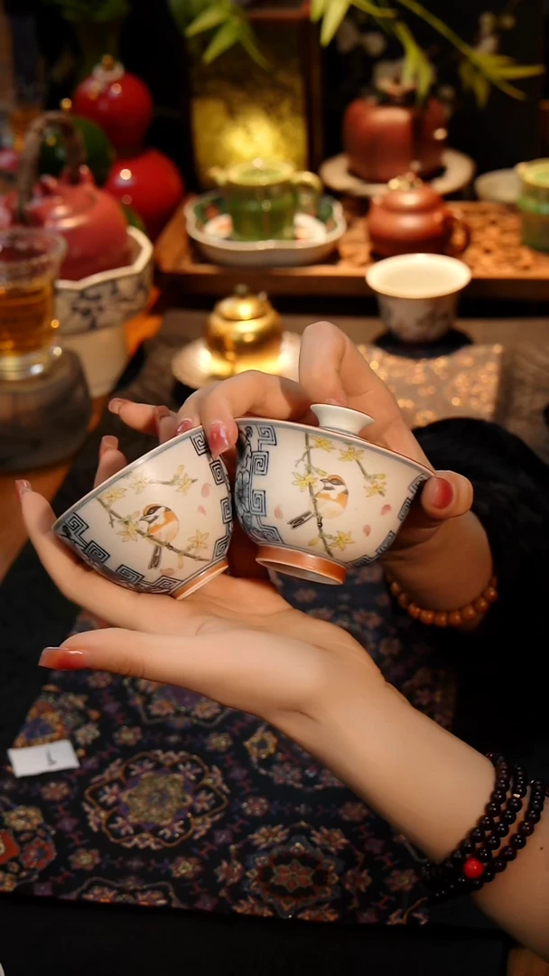 青花斗彩花卉盖碗+主人杯两件套
