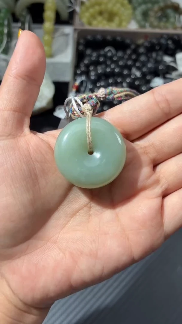 颈饰未镶嵌和田玉且末青白玉平安扣微色差