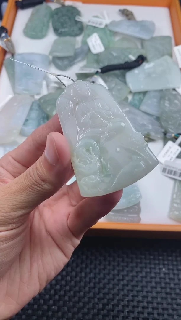 翡翠未镶嵌颈饰