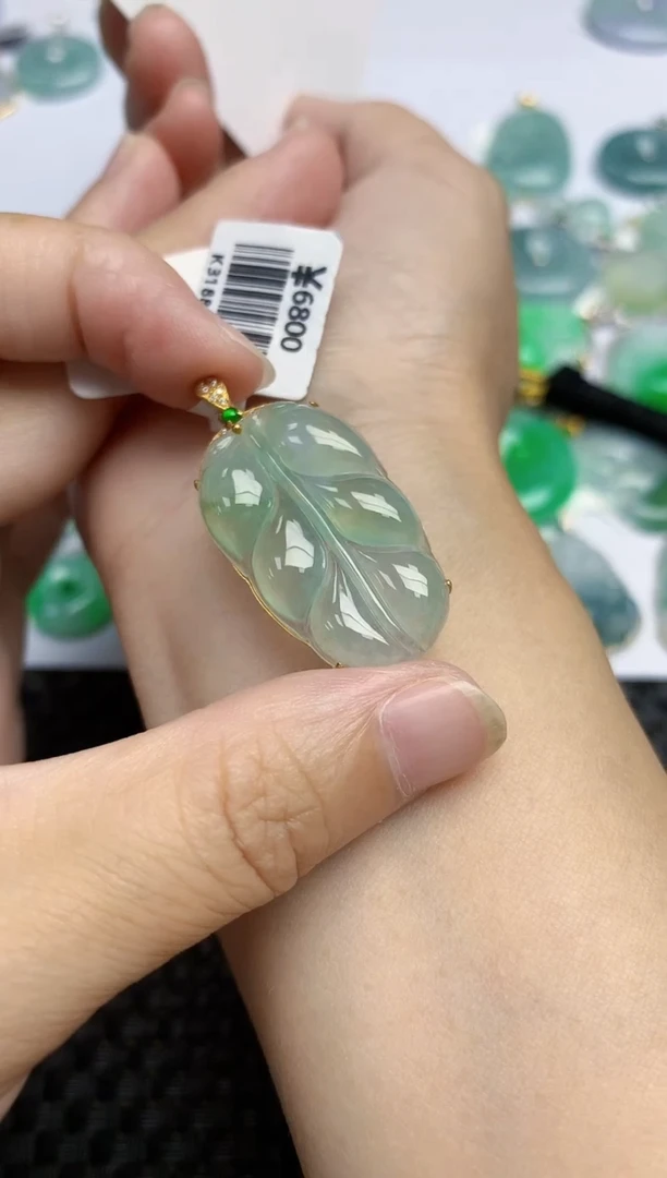 翡翠18K金镶嵌颈饰天然翡翠A货