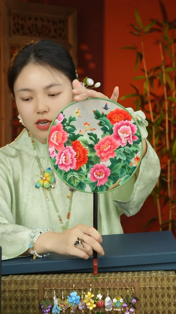 刺绣非遗苏绣纯手工团扇