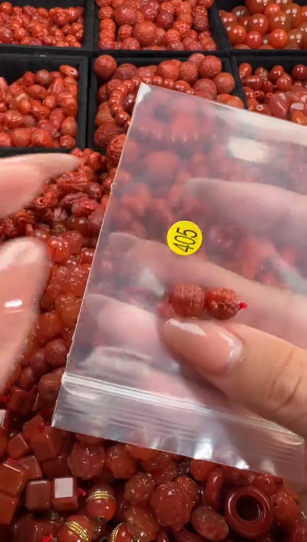南红玛瑙未镶嵌颈饰1