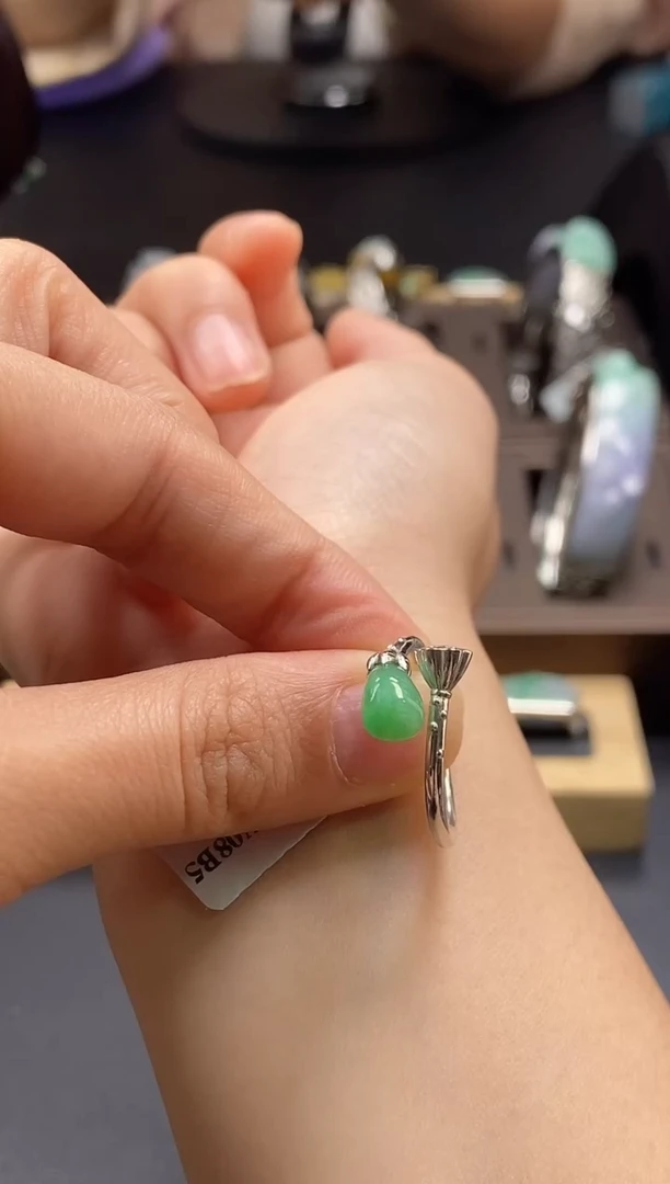 颈饰银S925镶嵌翡翠17360