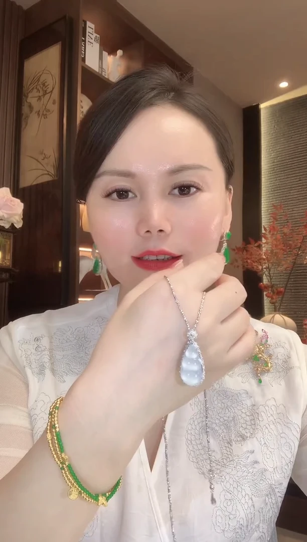 吊坠(不含链)18K金镶嵌翡翠C100