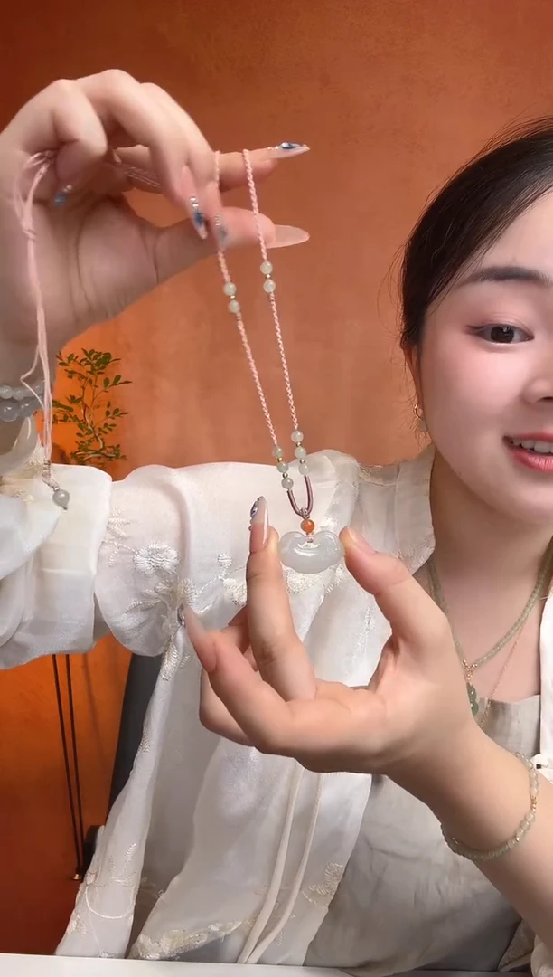 和田玉未镶嵌吊坠(赠链)如意锁